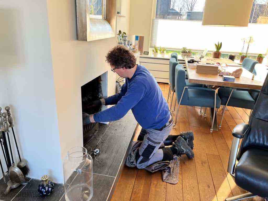 Schouwveger Asten kleed schoorsteenreiniger Schouwveger Asten kleed schoorsteenreiniger
